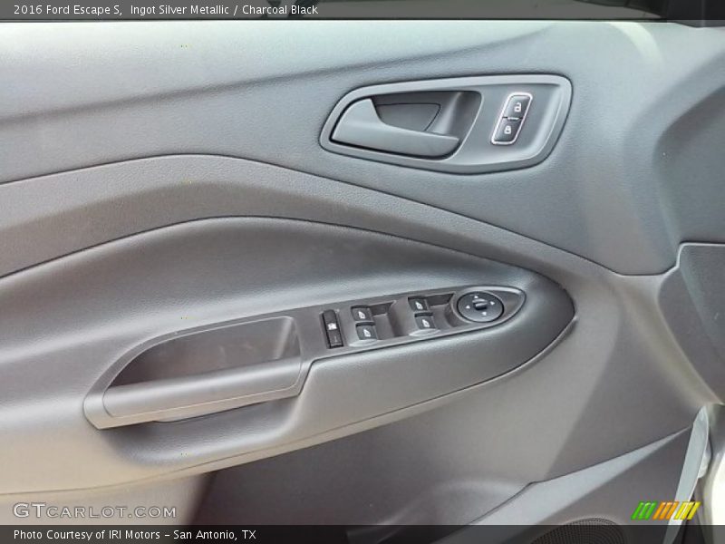 Ingot Silver Metallic / Charcoal Black 2016 Ford Escape S
