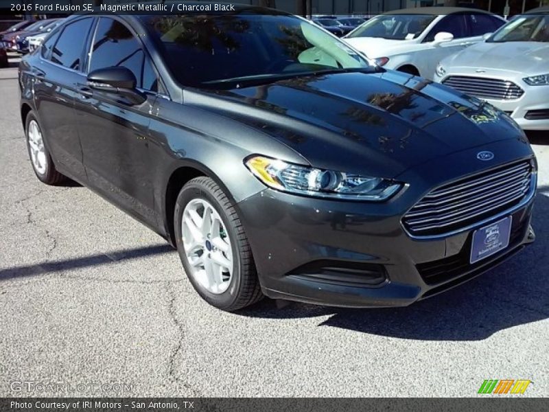 Magnetic Metallic / Charcoal Black 2016 Ford Fusion SE