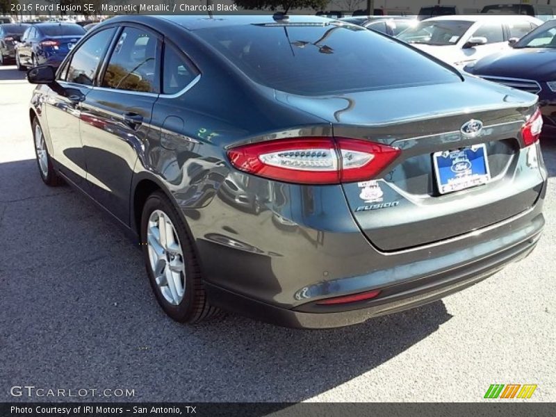 Magnetic Metallic / Charcoal Black 2016 Ford Fusion SE