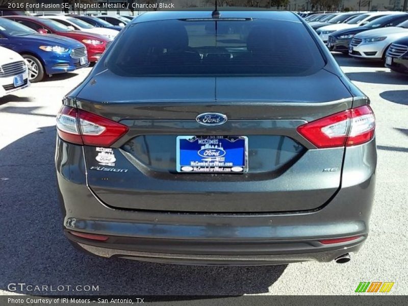 Magnetic Metallic / Charcoal Black 2016 Ford Fusion SE