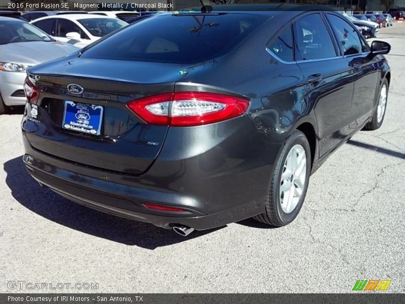 Magnetic Metallic / Charcoal Black 2016 Ford Fusion SE