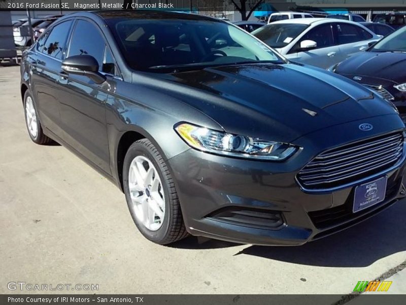Magnetic Metallic / Charcoal Black 2016 Ford Fusion SE
