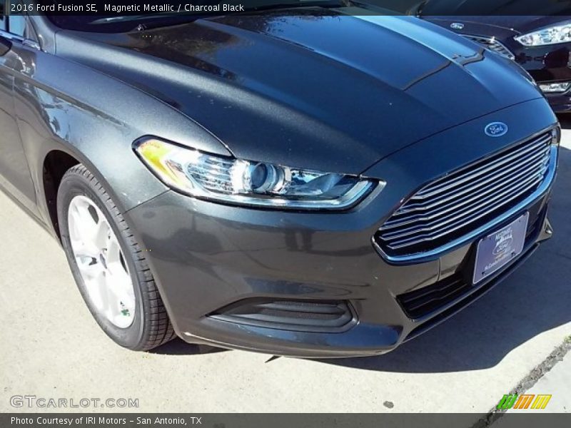 Magnetic Metallic / Charcoal Black 2016 Ford Fusion SE