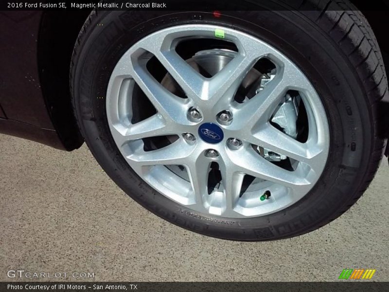 Magnetic Metallic / Charcoal Black 2016 Ford Fusion SE