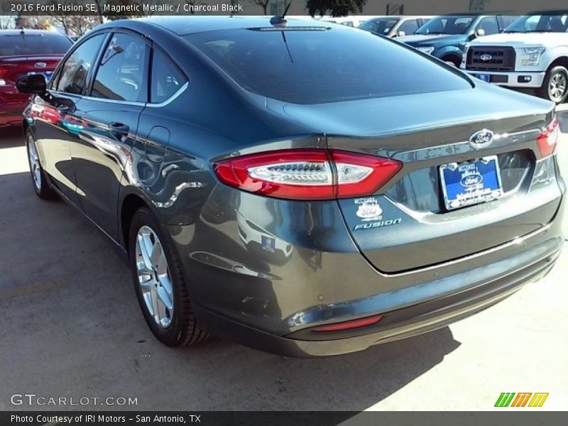 Magnetic Metallic / Charcoal Black 2016 Ford Fusion SE