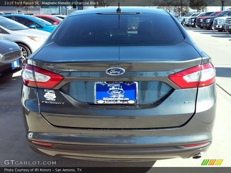 Magnetic Metallic / Charcoal Black 2016 Ford Fusion SE