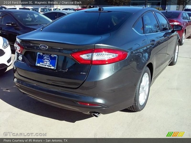 Magnetic Metallic / Charcoal Black 2016 Ford Fusion SE