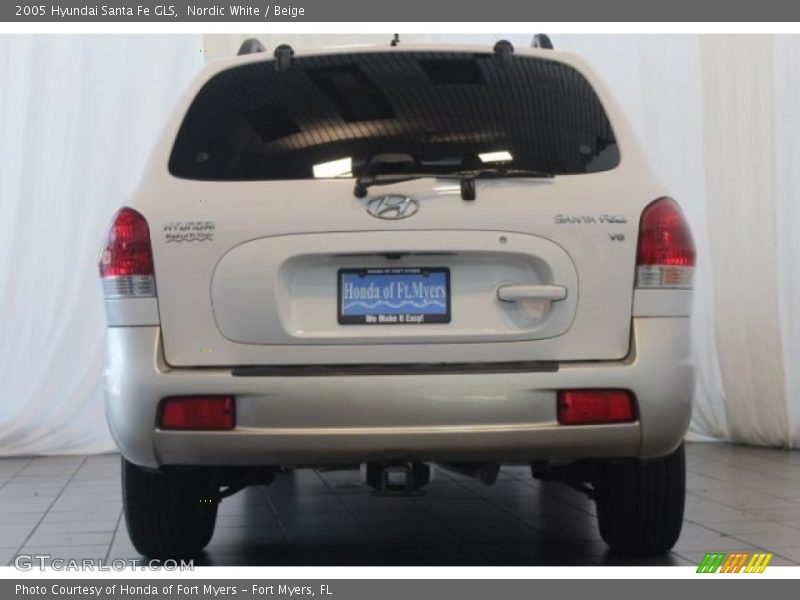 Nordic White / Beige 2005 Hyundai Santa Fe GLS