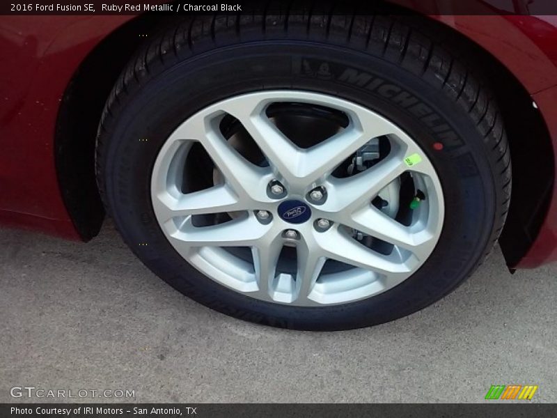 Ruby Red Metallic / Charcoal Black 2016 Ford Fusion SE
