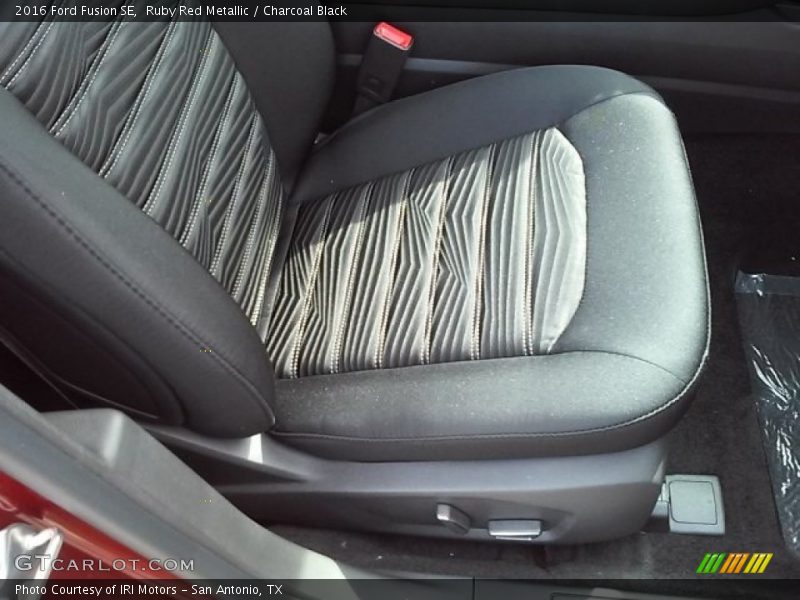 Ruby Red Metallic / Charcoal Black 2016 Ford Fusion SE
