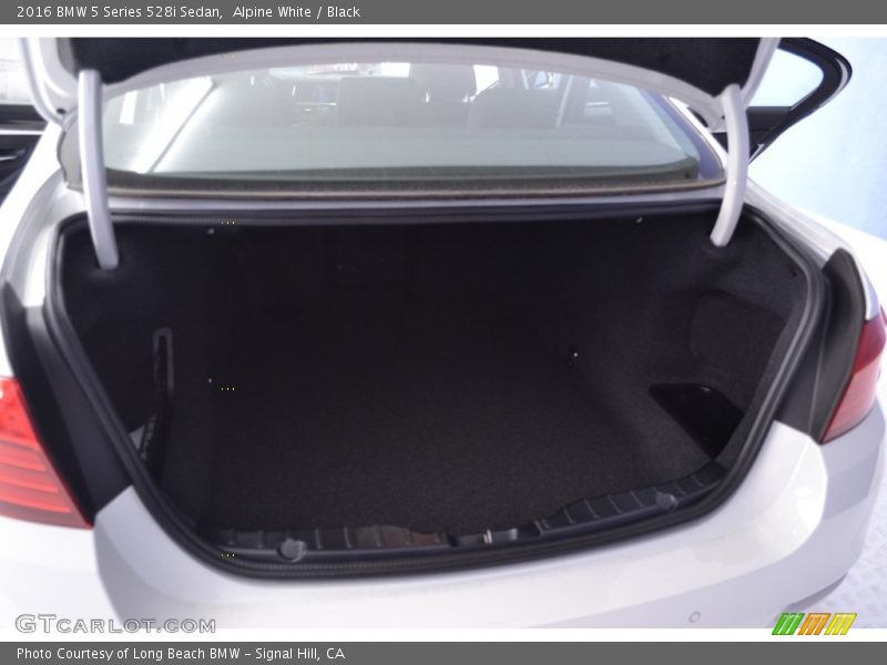 Alpine White / Black 2016 BMW 5 Series 528i Sedan