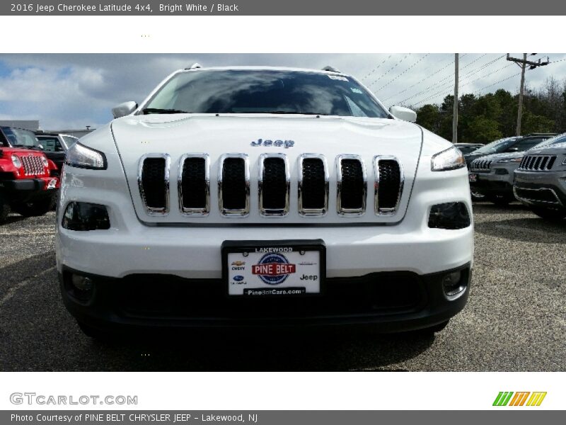 Bright White / Black 2016 Jeep Cherokee Latitude 4x4