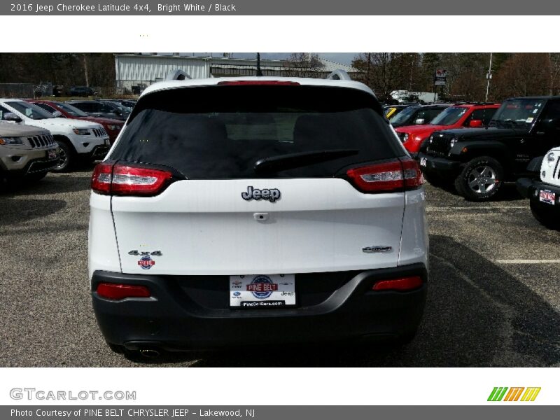 Bright White / Black 2016 Jeep Cherokee Latitude 4x4