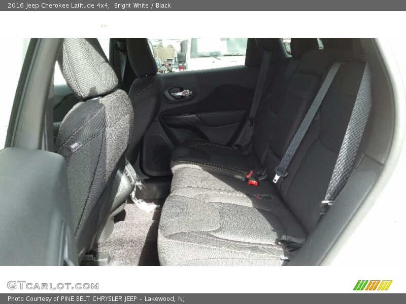 Bright White / Black 2016 Jeep Cherokee Latitude 4x4