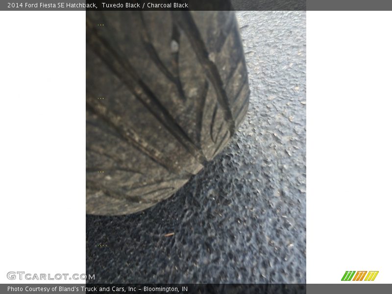 Tuxedo Black / Charcoal Black 2014 Ford Fiesta SE Hatchback