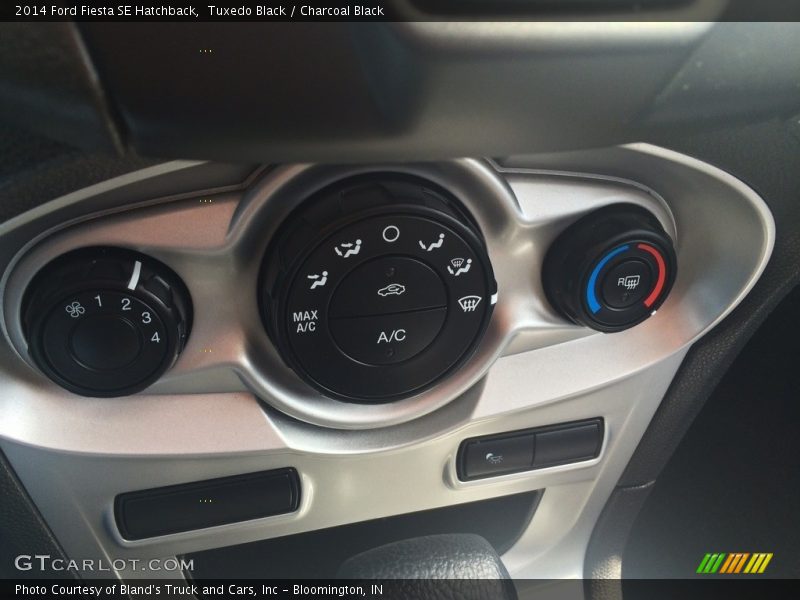 Tuxedo Black / Charcoal Black 2014 Ford Fiesta SE Hatchback