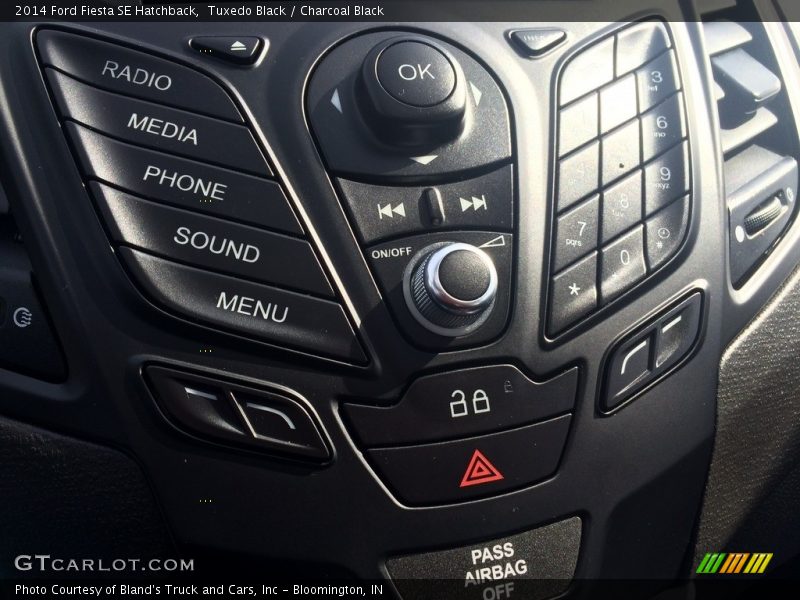 Tuxedo Black / Charcoal Black 2014 Ford Fiesta SE Hatchback