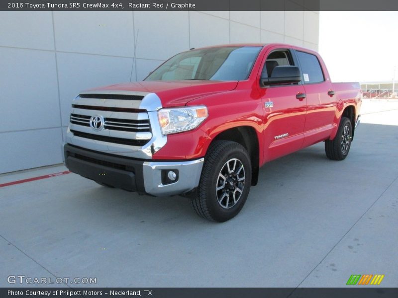 Front 3/4 View of 2016 Tundra SR5 CrewMax 4x4