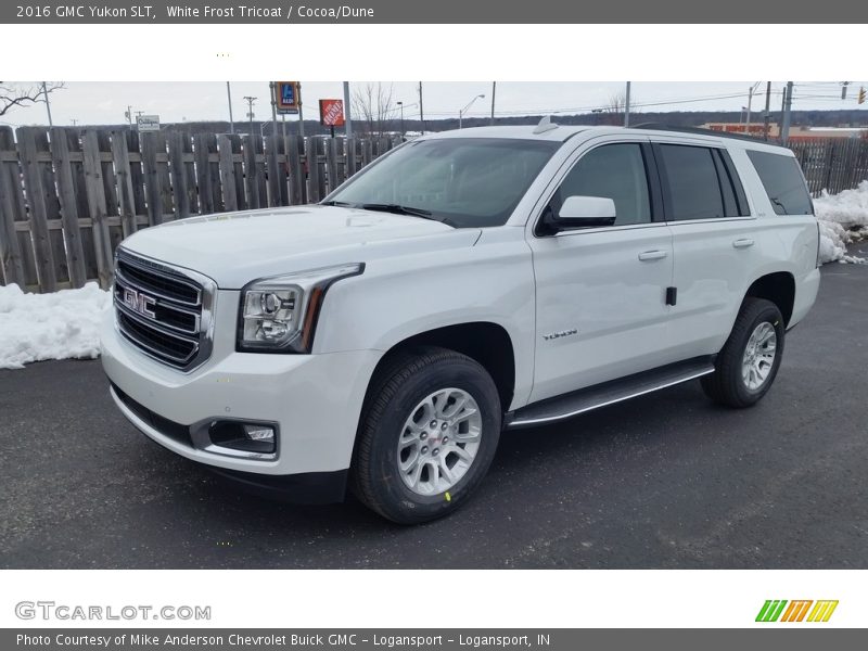 Front 3/4 View of 2016 Yukon SLT
