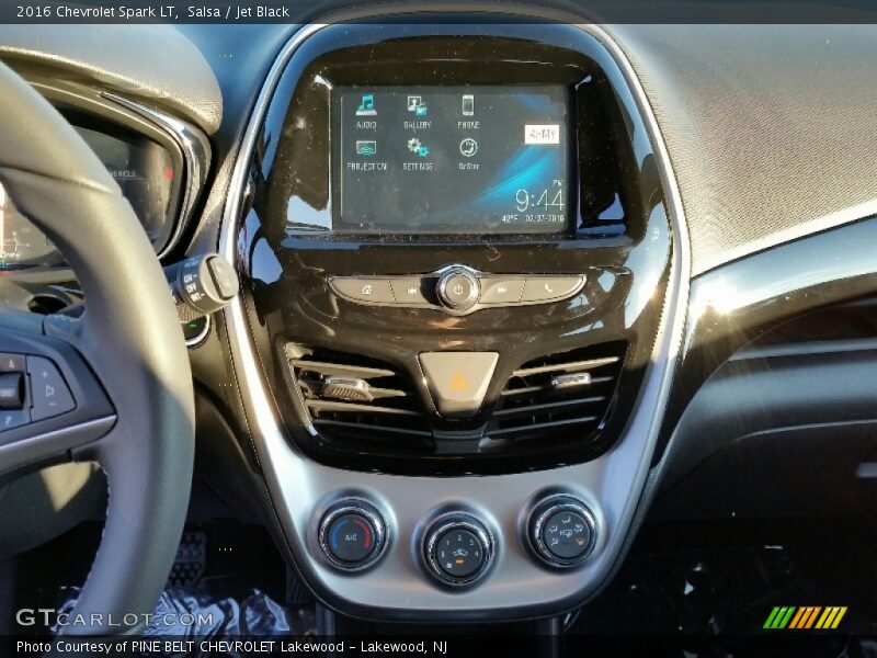 Salsa / Jet Black 2016 Chevrolet Spark LT