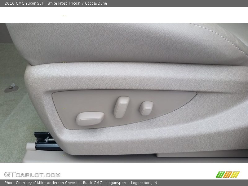 White Frost Tricoat / Cocoa/Dune 2016 GMC Yukon SLT