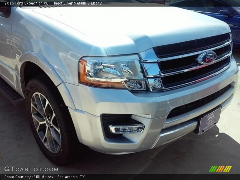 Ingot Silver Metallic / Ebony 2016 Ford Expedition XLT