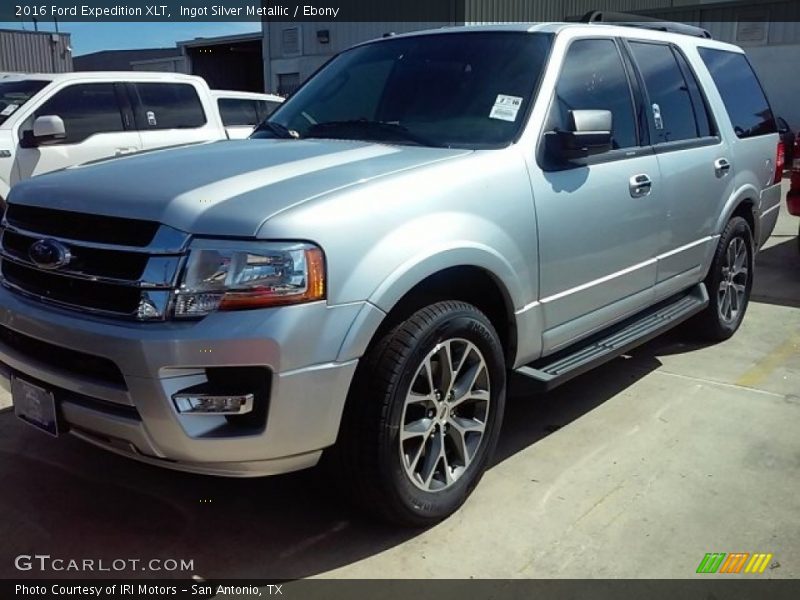 Ingot Silver Metallic / Ebony 2016 Ford Expedition XLT