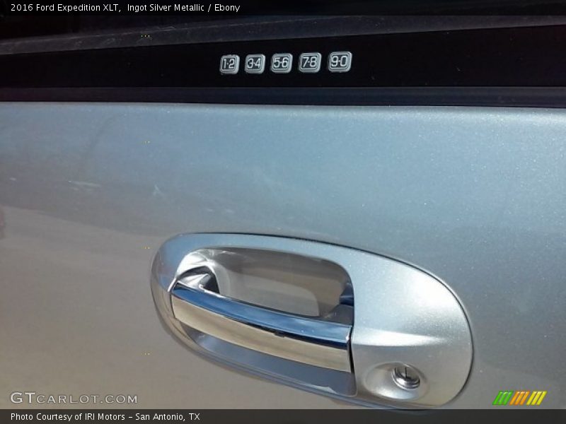 Ingot Silver Metallic / Ebony 2016 Ford Expedition XLT