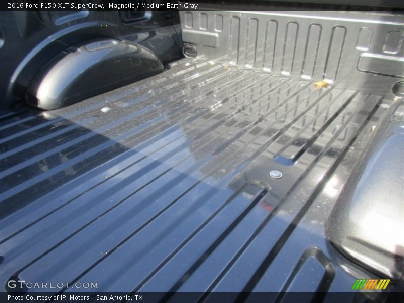 Magnetic / Medium Earth Gray 2016 Ford F150 XLT SuperCrew