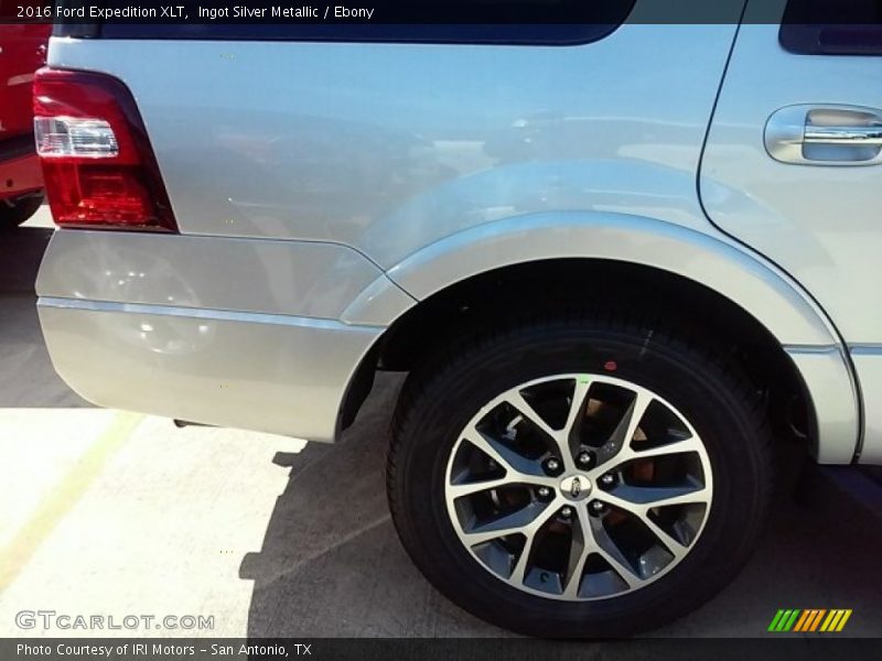 Ingot Silver Metallic / Ebony 2016 Ford Expedition XLT