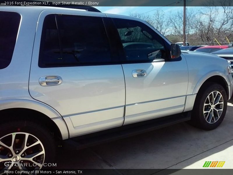 Ingot Silver Metallic / Ebony 2016 Ford Expedition XLT