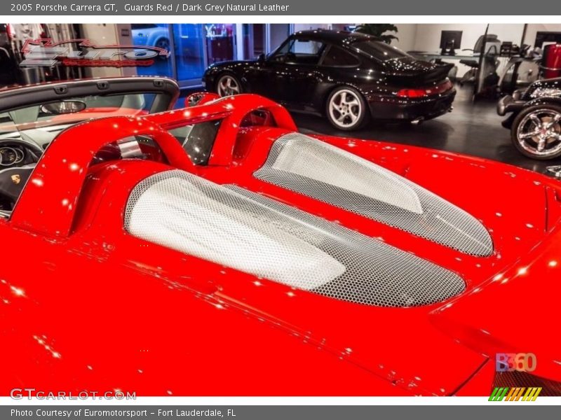 Guards Red / Dark Grey Natural Leather 2005 Porsche Carrera GT