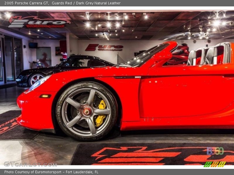 Guards Red / Dark Grey Natural Leather 2005 Porsche Carrera GT