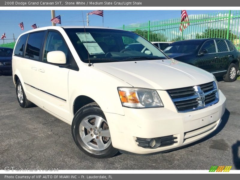 Front 3/4 View of 2008 Grand Caravan SXT