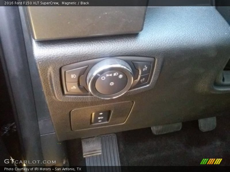 Magnetic / Black 2016 Ford F150 XLT SuperCrew