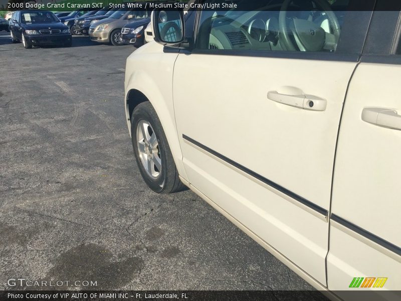 Stone White / Medium Slate Gray/Light Shale 2008 Dodge Grand Caravan SXT