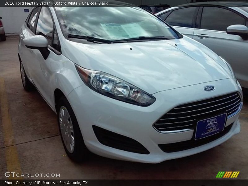 Oxford White / Charcoal Black 2016 Ford Fiesta S Sedan