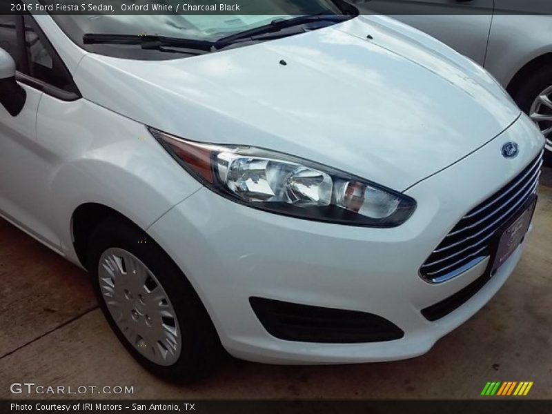 Oxford White / Charcoal Black 2016 Ford Fiesta S Sedan
