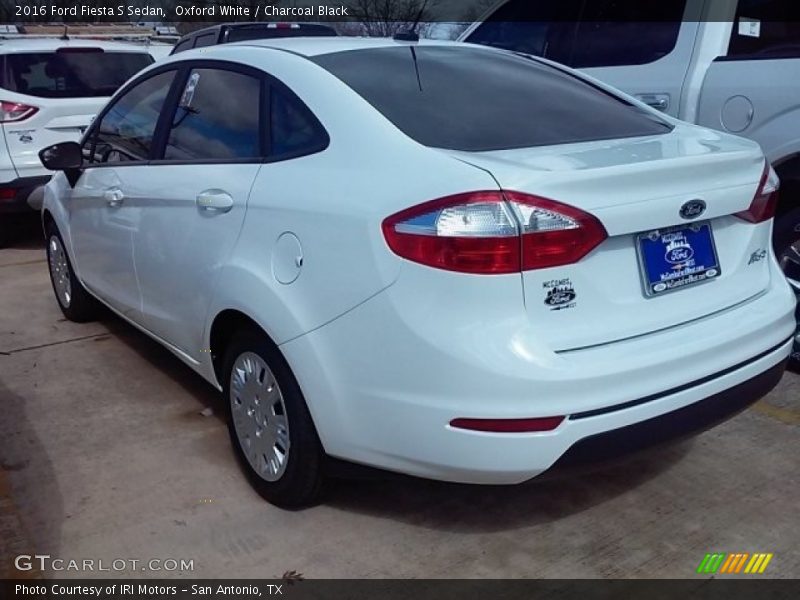 Oxford White / Charcoal Black 2016 Ford Fiesta S Sedan