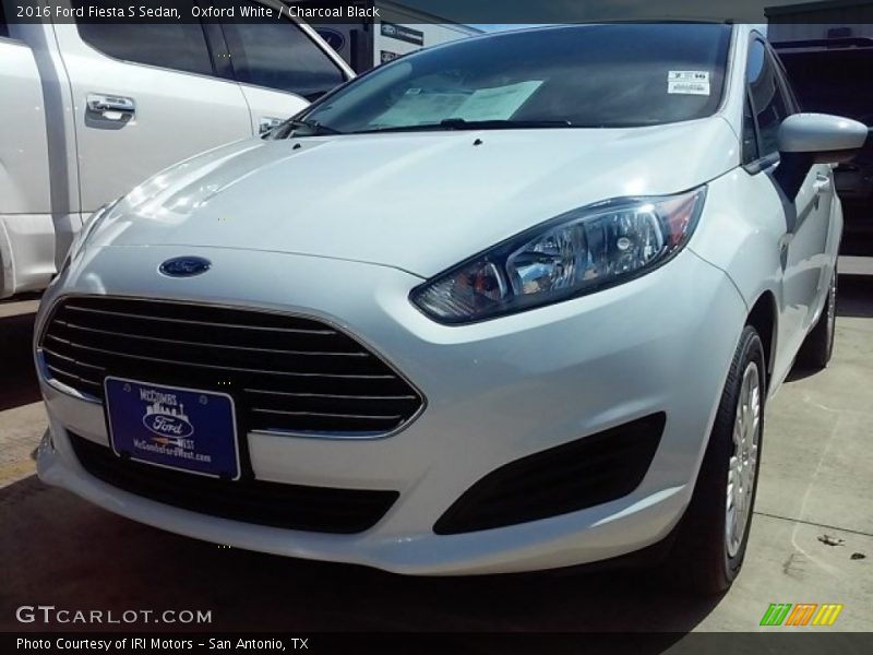 Oxford White / Charcoal Black 2016 Ford Fiesta S Sedan