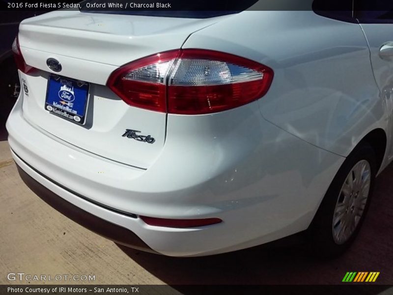 Oxford White / Charcoal Black 2016 Ford Fiesta S Sedan
