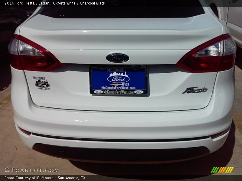 Oxford White / Charcoal Black 2016 Ford Fiesta S Sedan