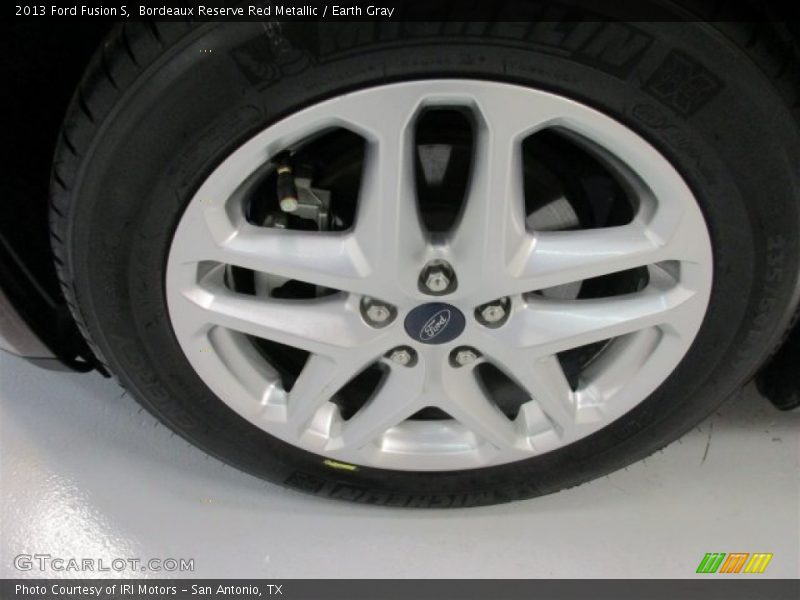 Bordeaux Reserve Red Metallic / Earth Gray 2013 Ford Fusion S