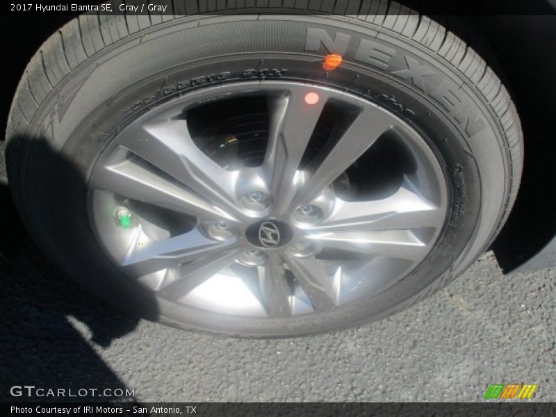 Gray / Gray 2017 Hyundai Elantra SE