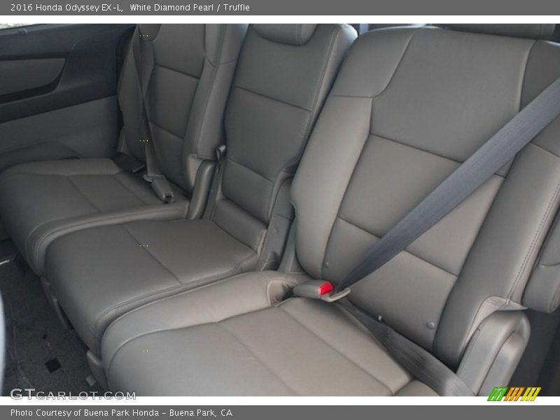 White Diamond Pearl / Truffle 2016 Honda Odyssey EX-L