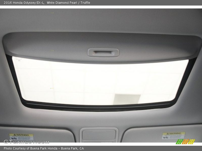 White Diamond Pearl / Truffle 2016 Honda Odyssey EX-L