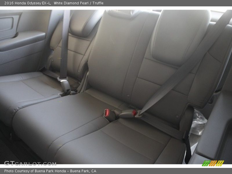 White Diamond Pearl / Truffle 2016 Honda Odyssey EX-L