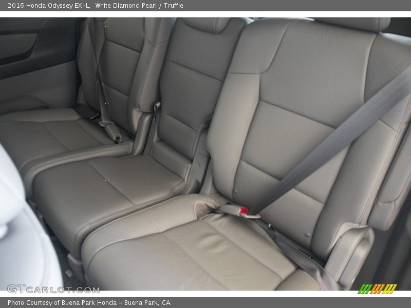White Diamond Pearl / Truffle 2016 Honda Odyssey EX-L