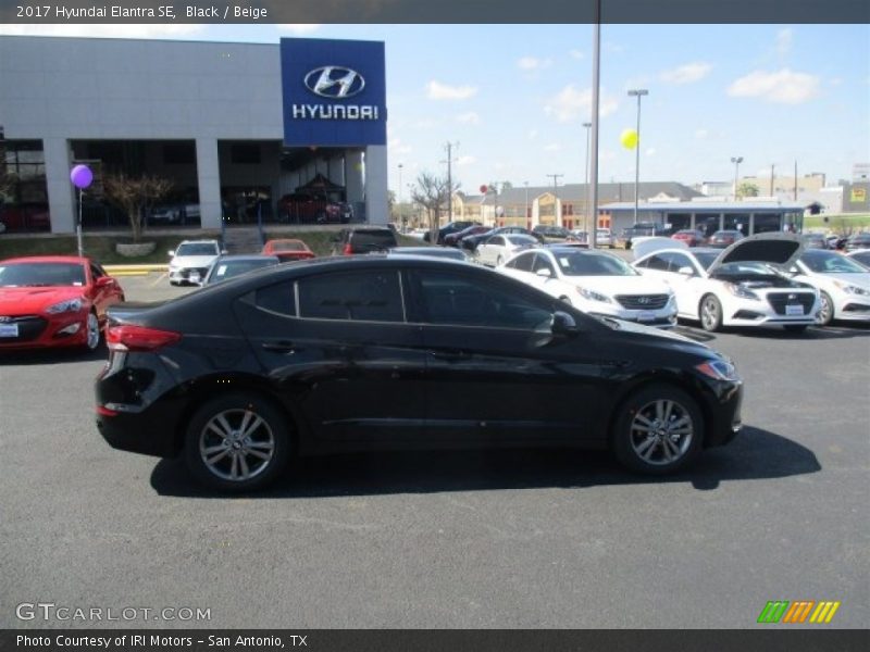 Black / Beige 2017 Hyundai Elantra SE