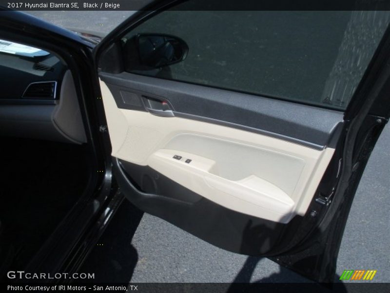 Black / Beige 2017 Hyundai Elantra SE
